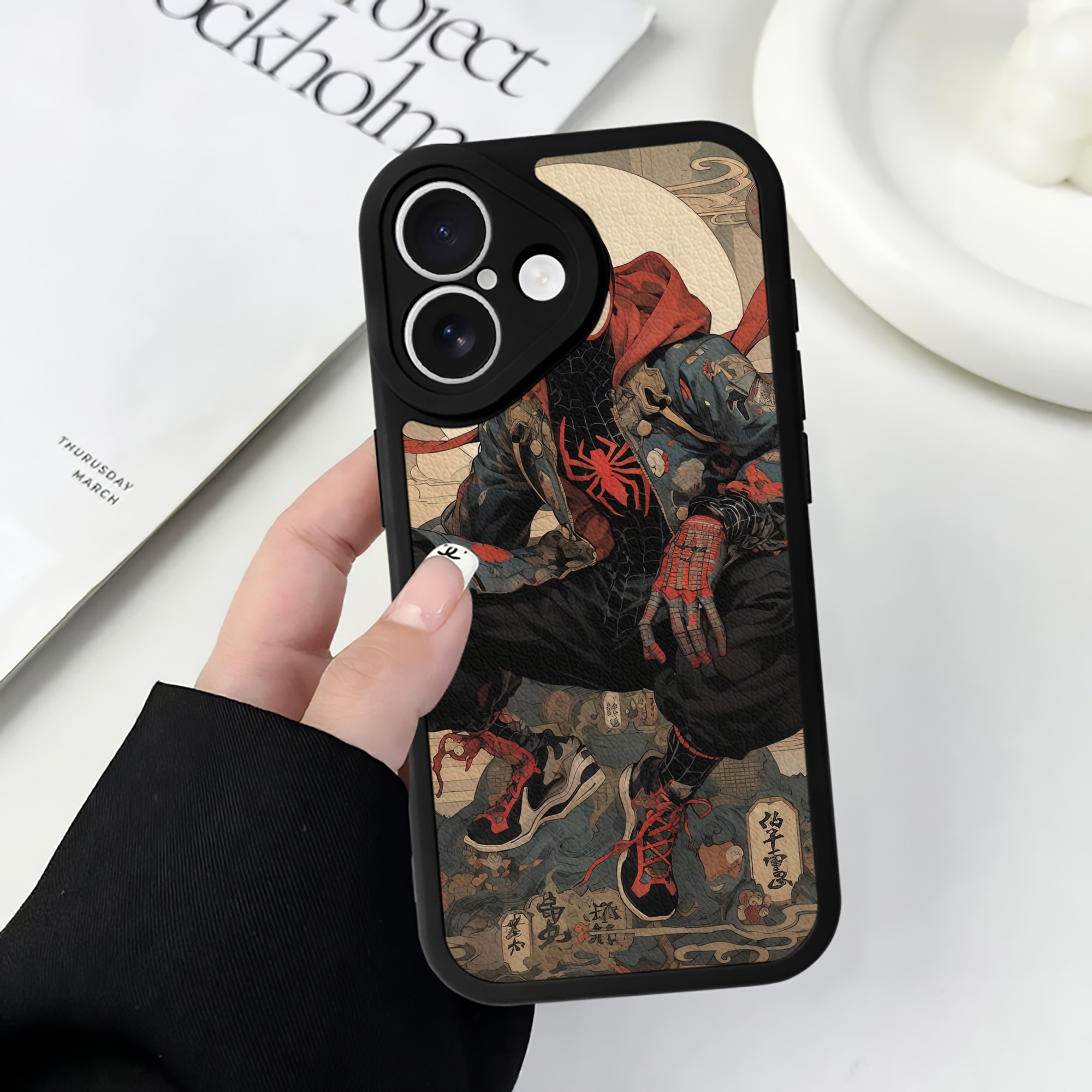 Spider Man スパイダーマン 【iPhone 16シリーズ対応】シリコンスマホケース（レザー調） 材質：シリコン